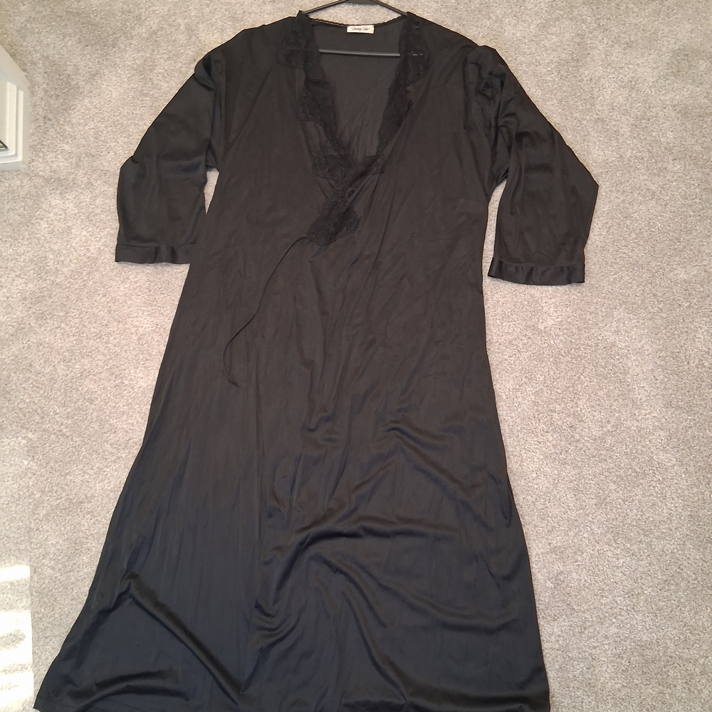 Vanity Fair Black Lace-Trimmed Garment